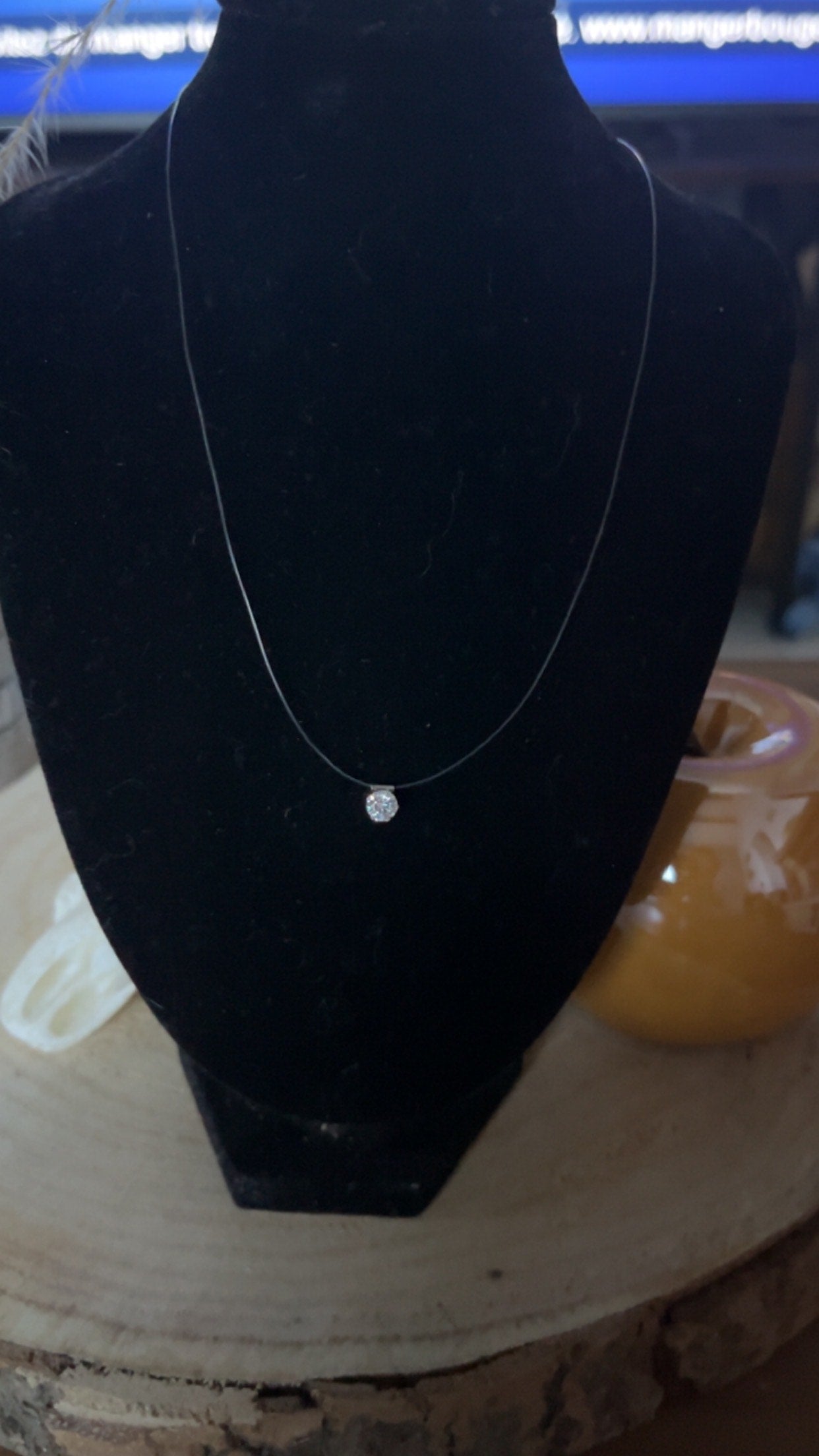 Collier invisible