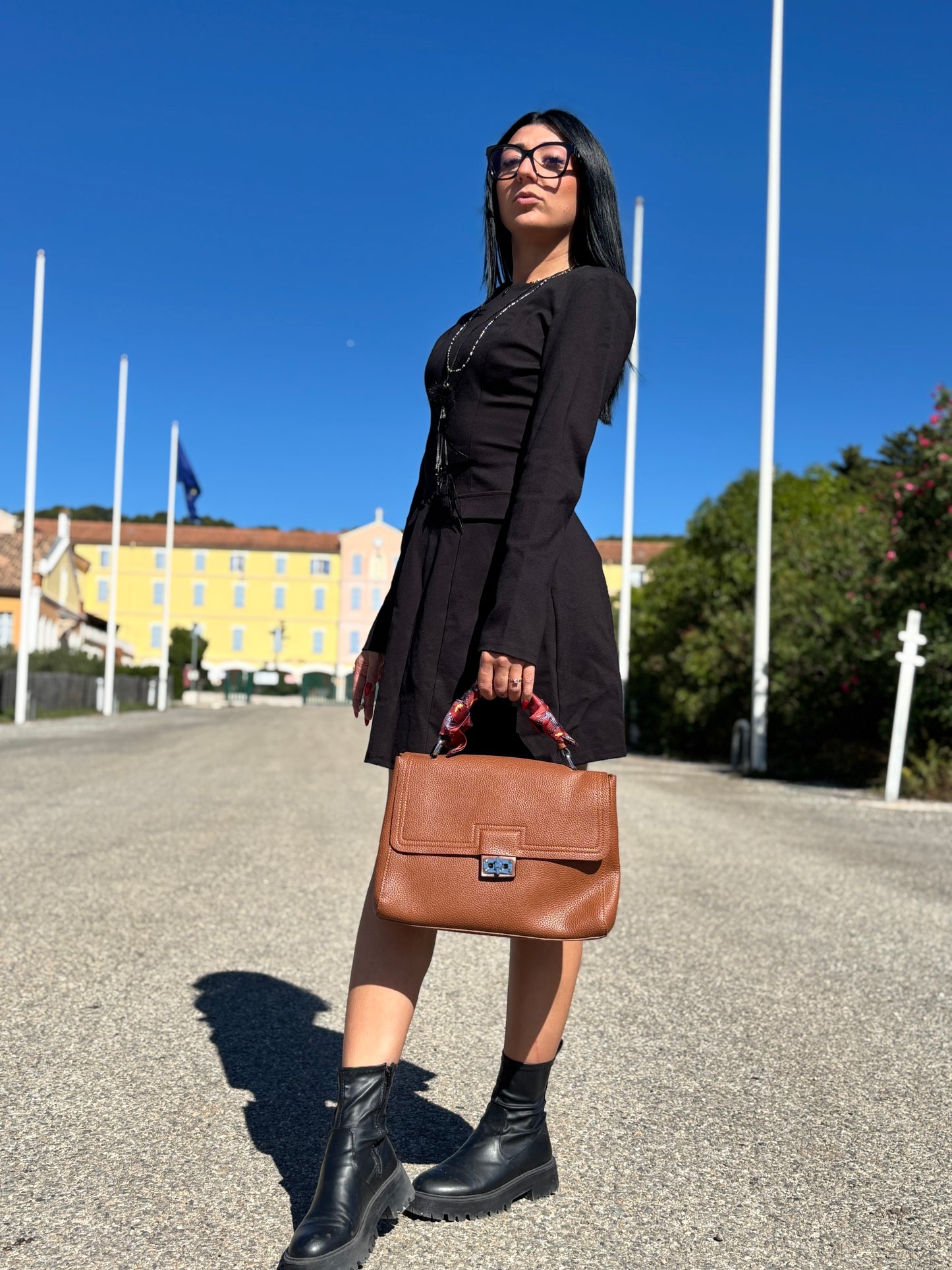 Robe noire courte